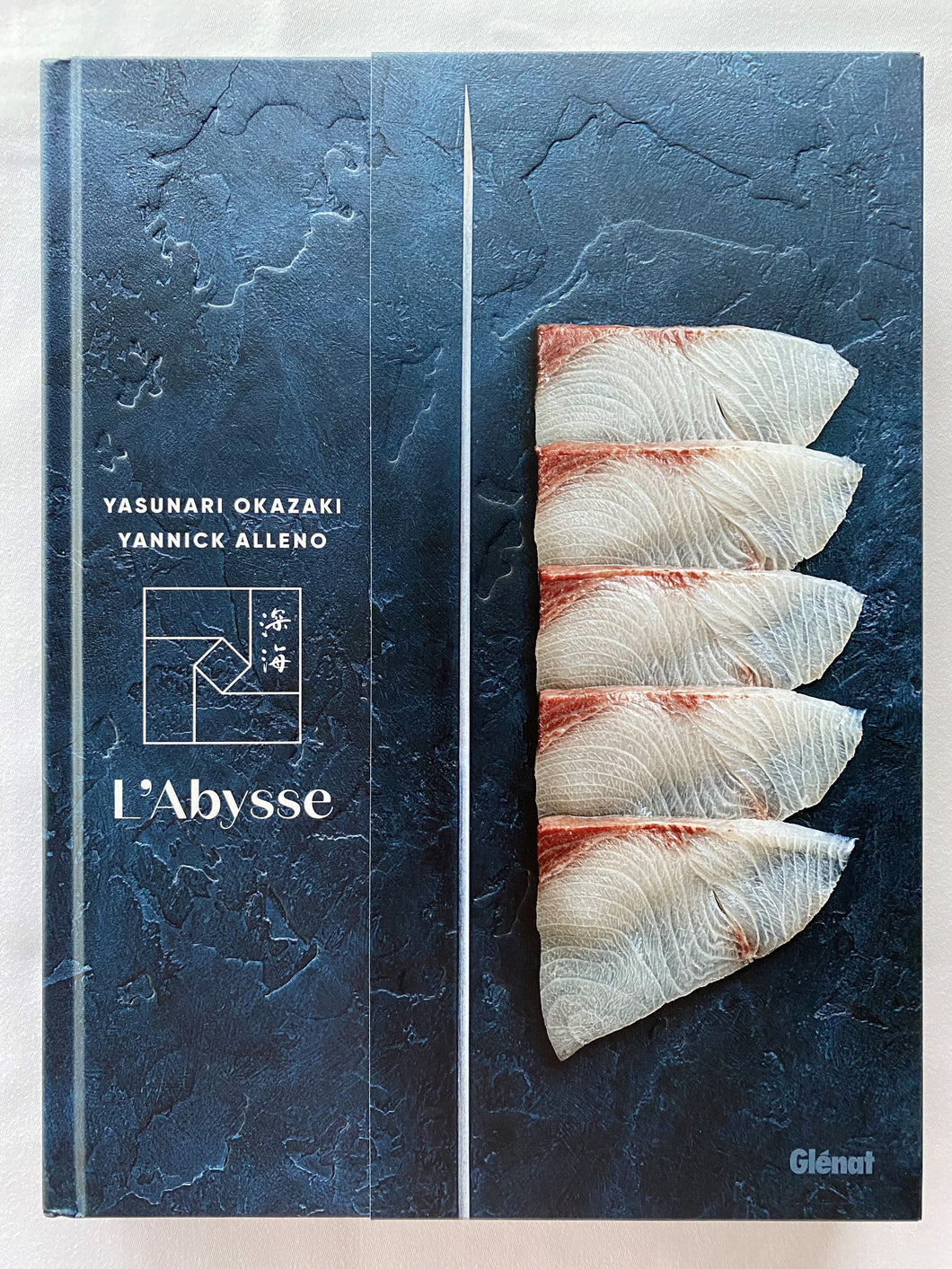 L'Abysse le livre + 1 bouteille de Saké IWA5